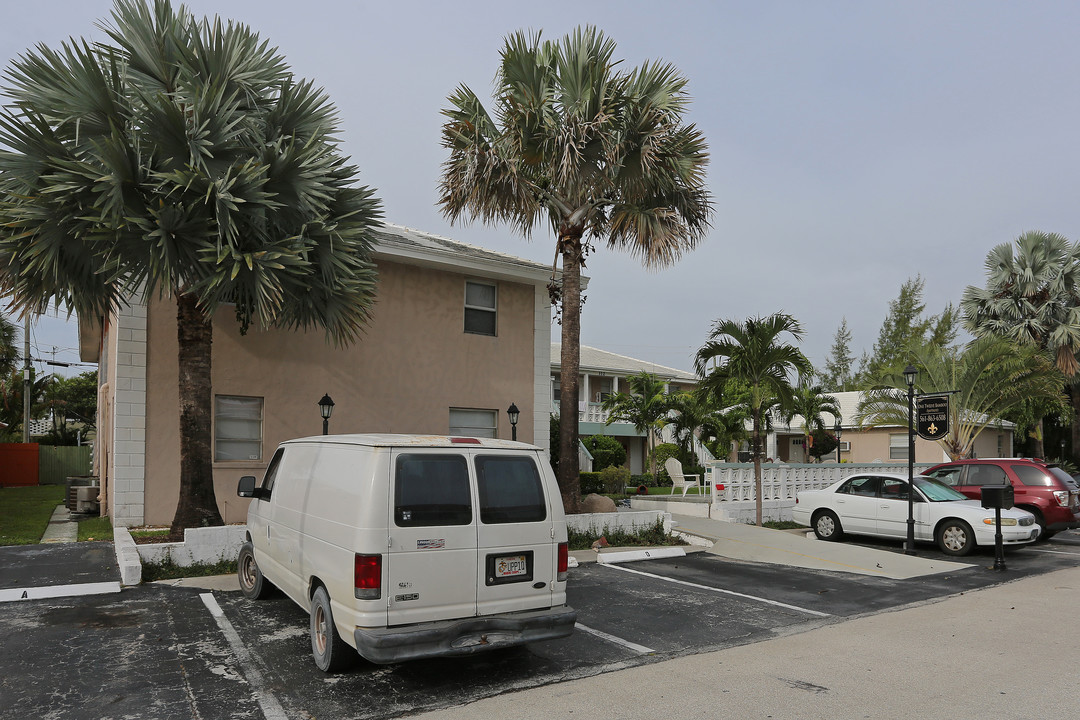 One Twelve Bamboo Apartments in Palm Beach Shores, FL - Building Photo