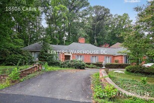18606 Cabin Rd in Triangle, VA - Building Photo