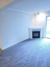 1001 W Casino Rd, Unit D101 in Everett, WA - Foto de edificio - Building Photo