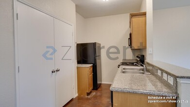 2340 Aldergate Dr in Arlington, TX - Building Photo - Building Photo