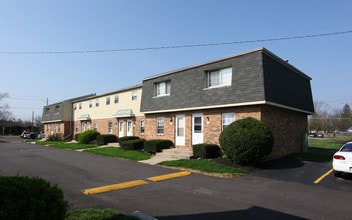 Hilliard Arms Apartments in Hilliard, OH - Building Photo - Building Photo