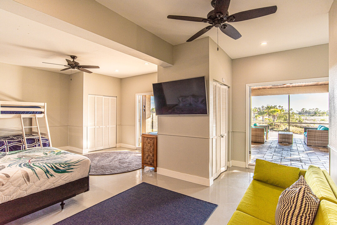 12123 W Bald Eagle Ct in Crystal River, FL - Building Photo