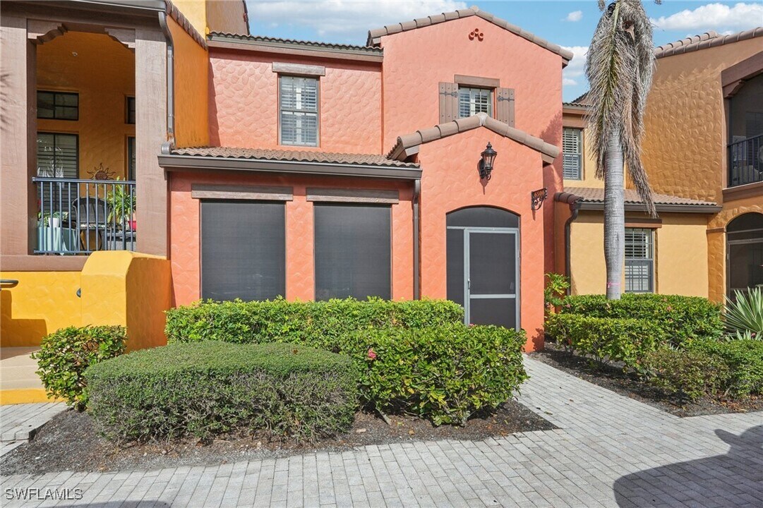 9081 Albion Ln S in Naples, FL - Building Photo