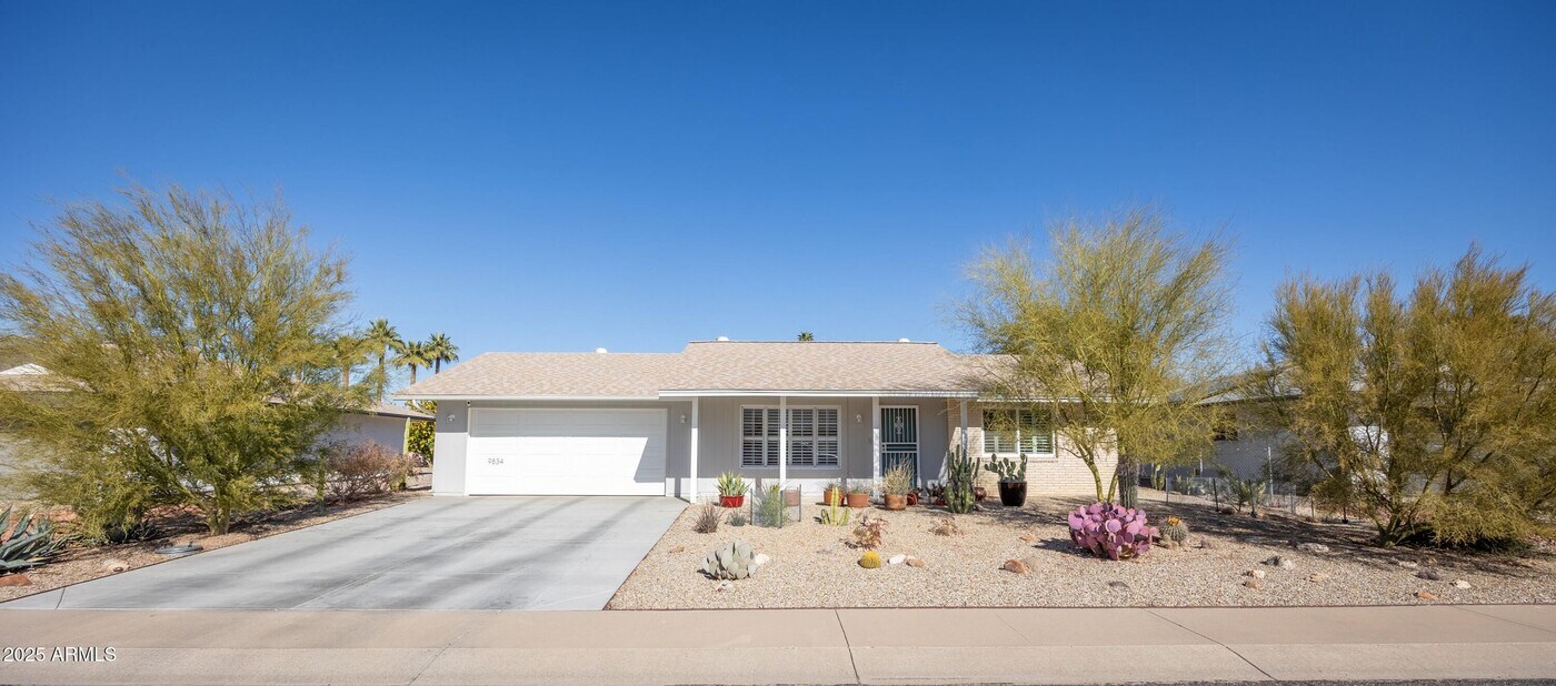 9834 W Evergreen Dr in Sun City, AZ - Building Photo
