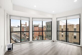2451 Frankford Ave in Philadelphia, PA - Building Photo - Building Photo
