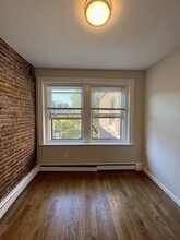 11 Alton Pl, Unit 2 in Brookline, MA - Foto de edificio - Building Photo