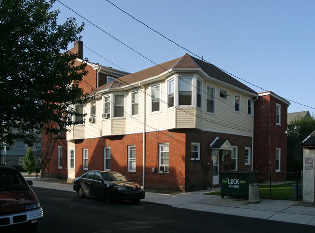 435 Radcliffe St in Bristol, PA - Building Photo - Building Photo