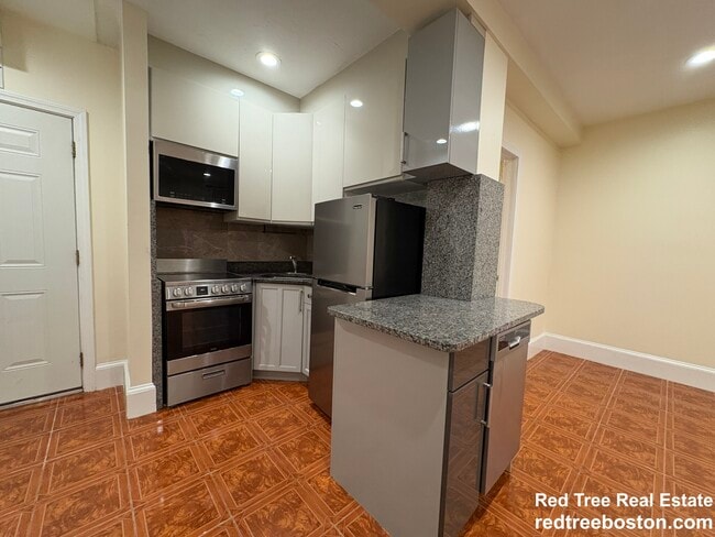 69 Babcock St in Brookline, MA - Building Photo - Building Photo