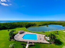 11 Bluebill Ave, Unit 704 in Naples, FL - Building Photo