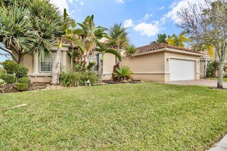 1553 SW 189th Ave in Pembroke Pines, FL - Foto de edificio - Building Photo