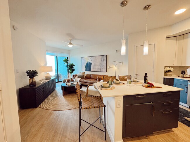 19695 NE 23rd Ct, Unit B in Miami, FL - Foto de edificio - Building Photo