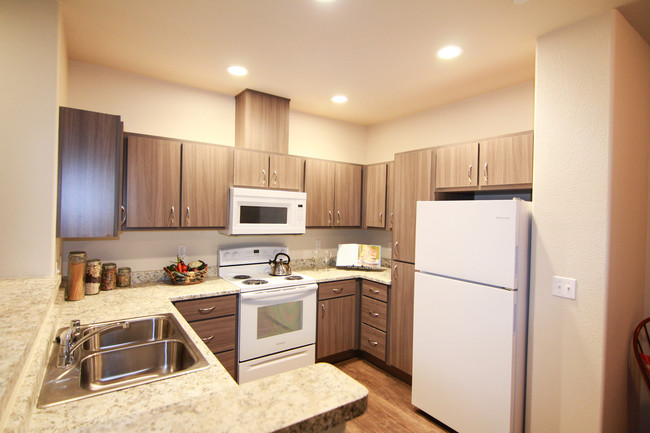 Lassen Villa Apartments in Chico, CA - Building Photo - Building Photo