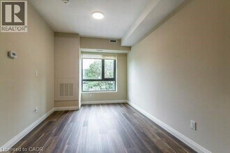 580 Coldstream Dr in Waterloo, ON - Building Photo - Building Photo