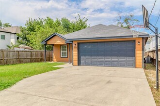 834 Elkhart St in Houston, TX - Building Photo - Building Photo