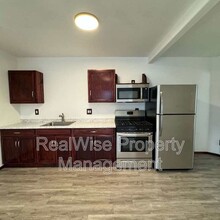 303 N Holly St in Medford, OR - Building Photo - Building Photo