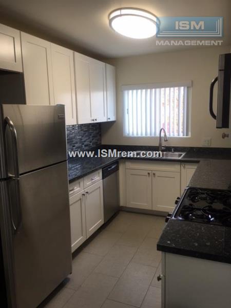 14857 Hartsook Apartments in Sherman Oaks, CA - Building Photo - Building Photo