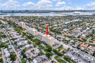 2000 NE 135th St in North Miami, FL - Building Photo - Building Photo