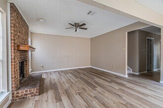 2324 Summer Pl Dr in Arlington, TX - Building Photo - Building Photo