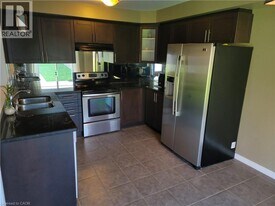48 Warner Ln in Brantford, ON - Building Photo