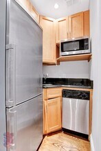 326 E 35th St in New York, NY - Building Photo - Building Photo