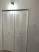 2771 Riverside Dr, Unit 117 in Coral Springs, FL - Building Photo - Building Photo