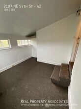 2107 NE 54th St in Seattle, WA - Building Photo - Building Photo