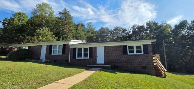 9 Laurel St in Granite Falls, NC - Building Photo - Building Photo