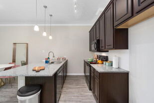 Mirror Lake Townhomes in Pearland, TX - Building Photo