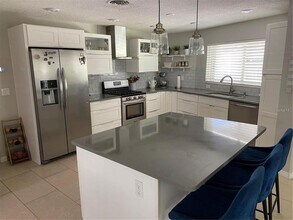 2219 St Charles Dr in Clearwater, FL - Building Photo - Building Photo