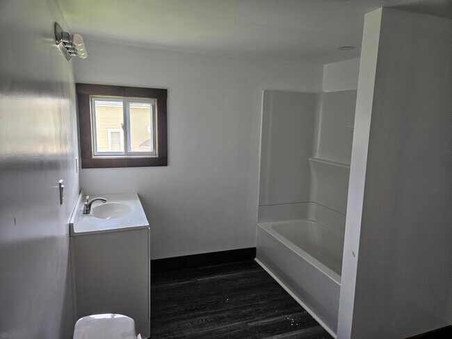 318 Lake Shore Dr E, Unit 318 Front in Dunkirk, NY - Building Photo - Building Photo