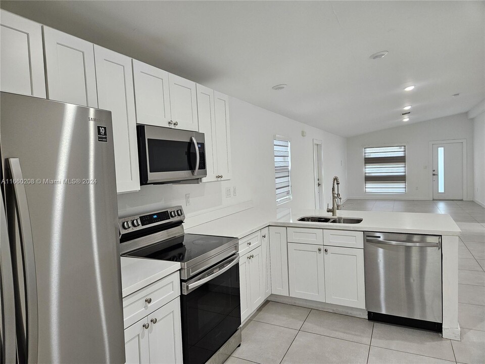 2816 NW 6th Ct in Fort Lauderdale, FL - Building Photo