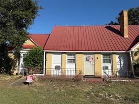 5004 Irvington Blvd in Houston, TX - Building Photo