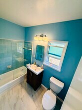 8569 Rugby Dr, Unit 1 in West Hollywood, CA - Foto de edificio - Building Photo