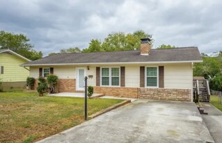 305 Hall St in La Fayette, GA - Building Photo - Building Photo