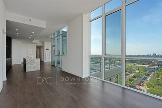 401 W Superior St-Unit -PH in Chicago, IL - Building Photo - Building Photo