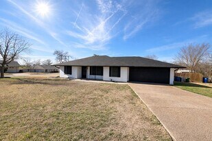 4500 Woodmoor Cir in Austin, TX - Building Photo