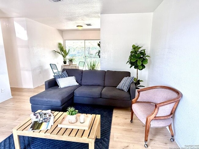 4723 Castle Rose in San Antonio, TX - Building Photo - Building Photo