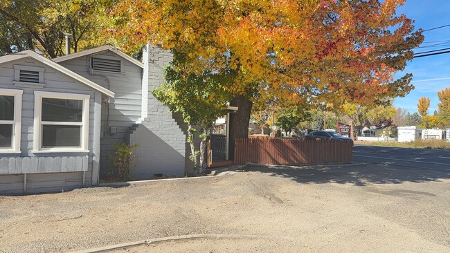 2236 N Sierra Hwy in Bishop, CA - Building Photo - Building Photo