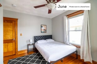 21 Bradbury Ave in Medford, MA - Building Photo