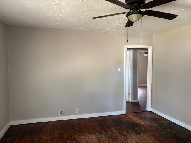 2104 N Alexander St in Sherman, TX - Building Photo - Building Photo