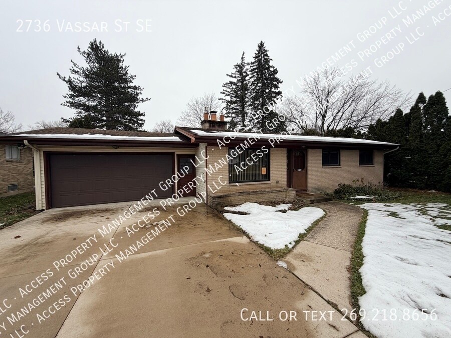 2736 Vassar Dr SE in Grand Rapids, MI - Building Photo