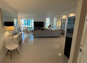 5900 Collins Ave, Unit 1008 in Miami Beach, FL - Building Photo - Building Photo