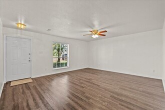 2033 Bonaire Calle in Dickinson, TX - Building Photo - Building Photo