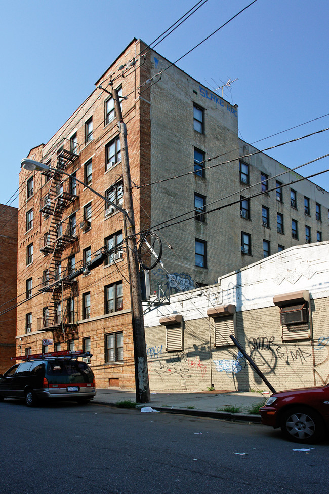 3039 Wallace Ave in Bronx, NY - Building Photo - Building Photo