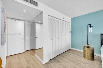 11 Island Ave in Miami Beach, FL - Building Photo - Building Photo