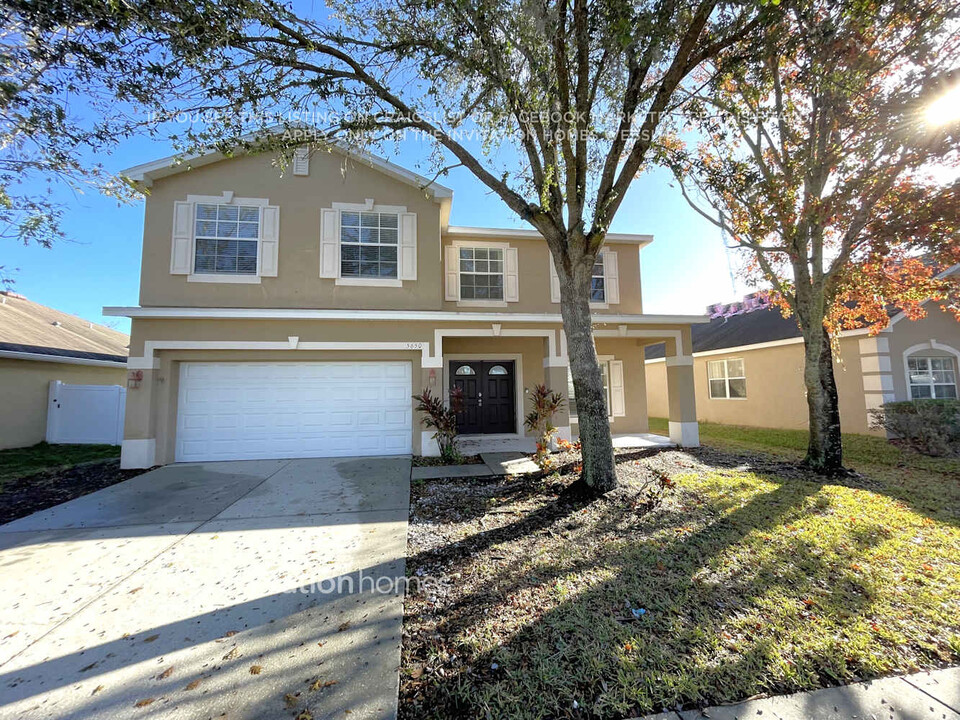 5650 Sweet William Terrace in Land O Lakes, FL - Foto de edificio