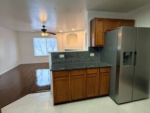 345 Abington Woods Dr in Aurora, IL - Building Photo - Building Photo