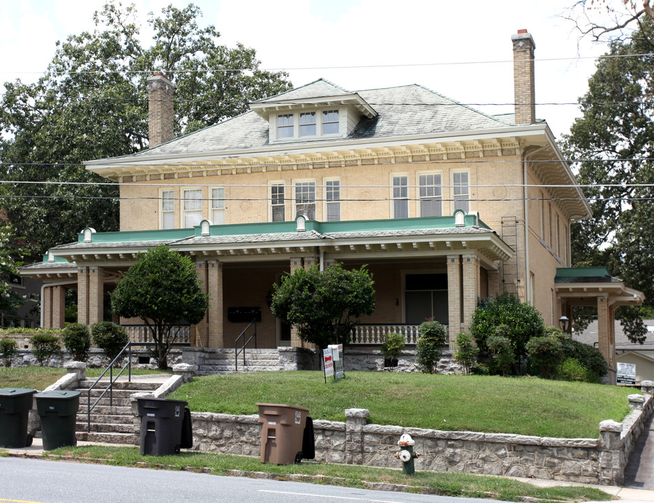 817 N Elm St in Greensboro, NC - Building Photo