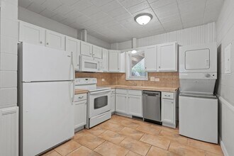 1127 Raymond Ave in St. Paul, MN - Building Photo - Building Photo