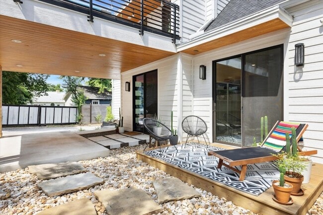 909 W Annie St in Austin, TX - Building Photo - Building Photo